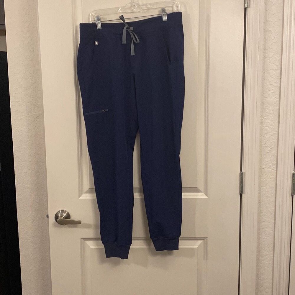 Figs scrubs, joggers, size medium